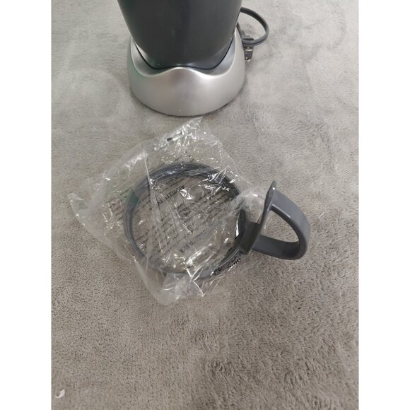 NutriBullet Nutrition Extractor Blender Juicer, 600 Watt Brand Open Box Complet - Picture 7 of 8